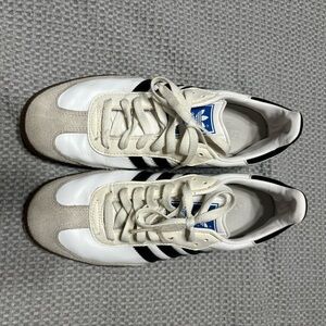 Men’s size 8 Adidas Samba 2010
